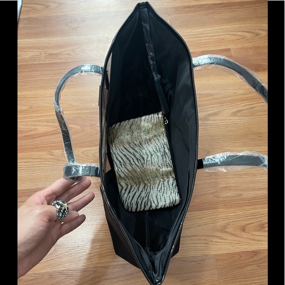 NWT Victoria’s Secret Limited Edition X-Large Tote Bag With Detachable Wristlet - Picture 8 of 13